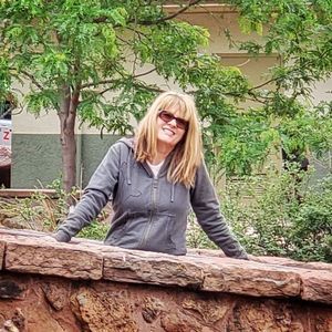 Meet your Posher, Suzanne